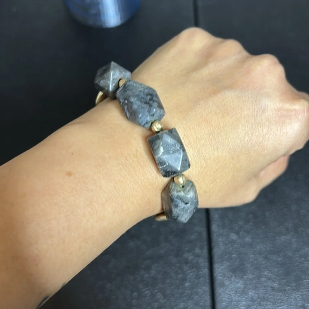 Elegant Gold and Gray Stone Sretch Bracelet